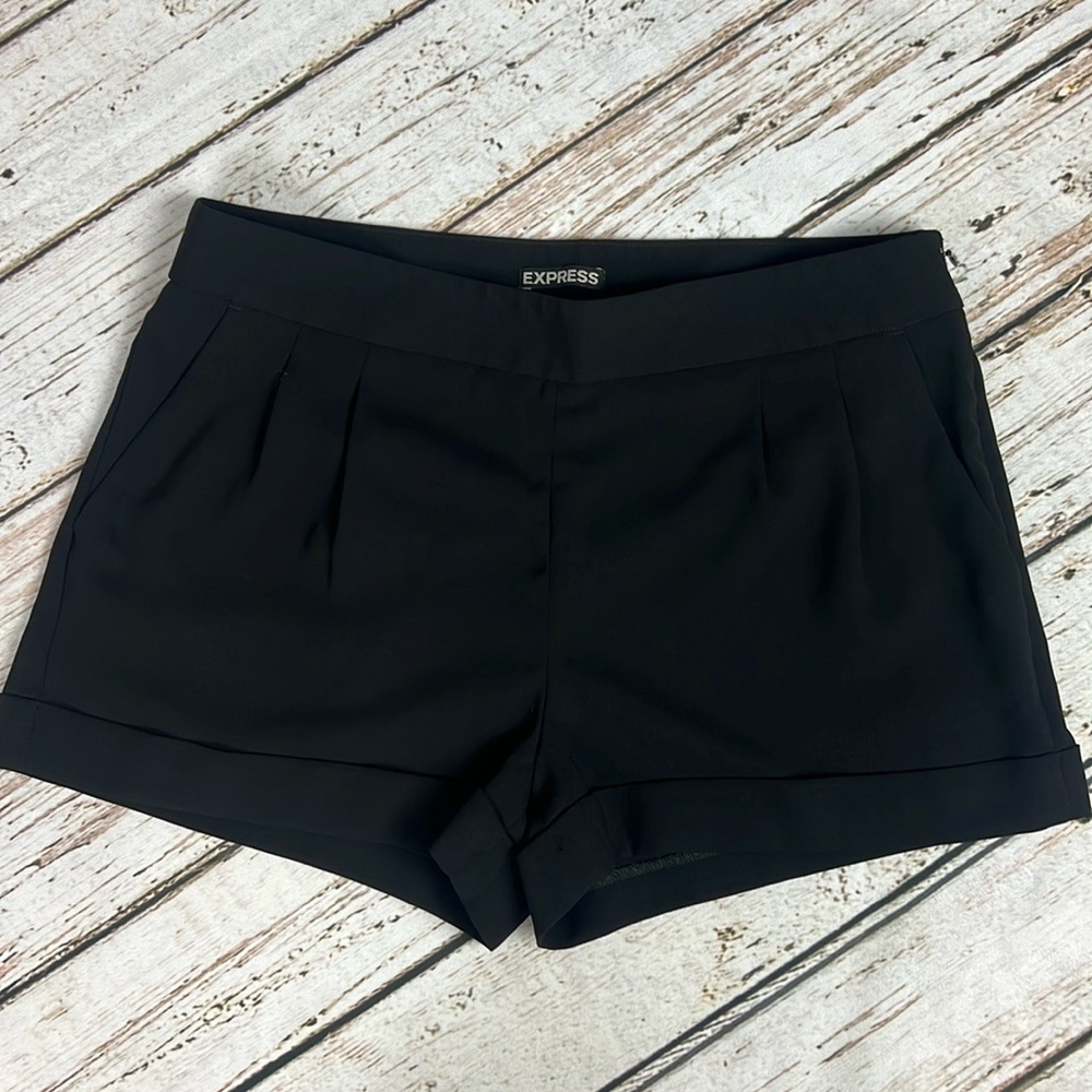 Express Shorts - Blouse Material - Picture 1 of 4